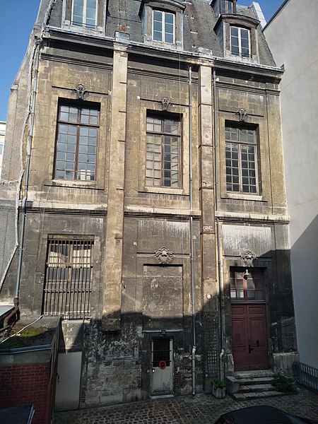 11 Vestige hôtel de Nevers facade cour.jpg